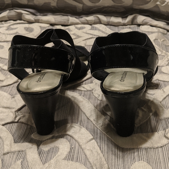 Dress Barn size 8.5 strappy navy block heels - Picture 4 of 8